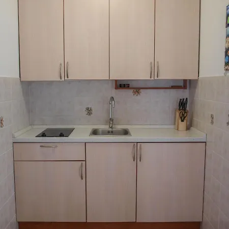 Kristi Complex Near The Sandy - By Ta Leut Agency 3*