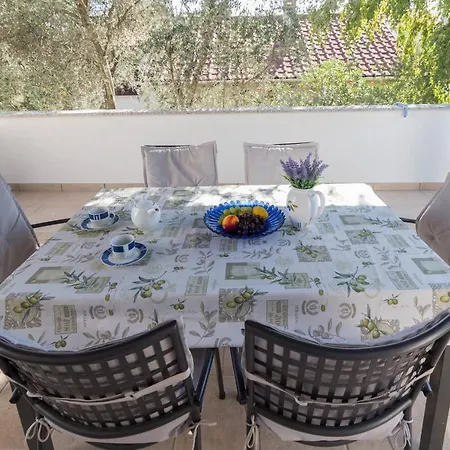Kristi Complex Near The Sandy - By Ta Leut Agency 3*