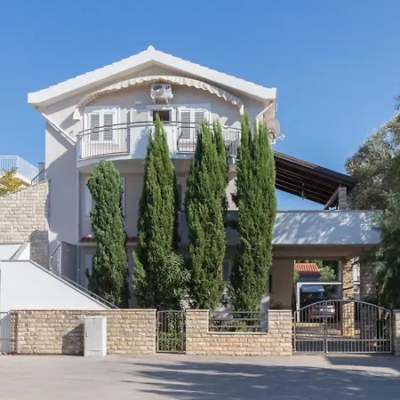 Pensión Kristi Complex Near The Sandy - By Ta Leut Agency 3*