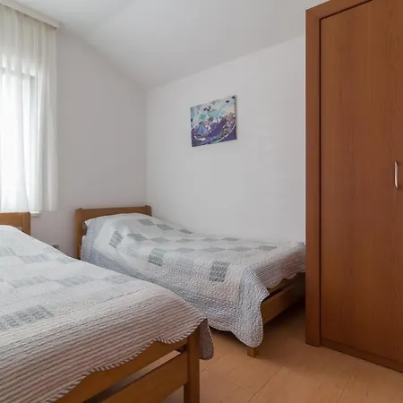 Kristi Complex Near The Sandy - By Ta Leut Agency 3*