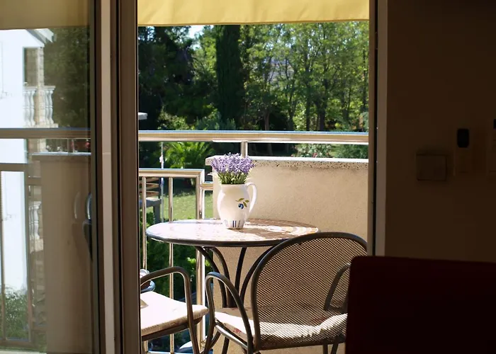 Kristi Complex Near The Sandy - By Ta Leut Agency Vendégház