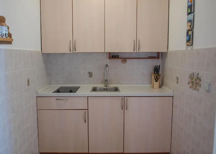 Kristi Complex Near The Sandy - By Ta Leut Agency 3*