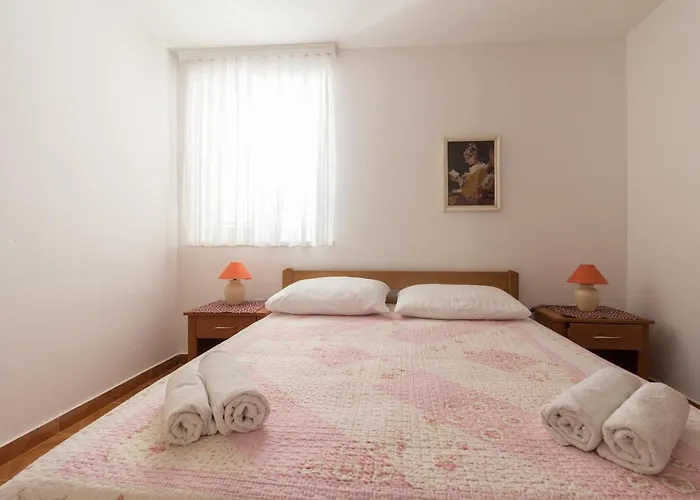 Kristi Complex Near The Sandy - By Ta Leut Agency Vendégház