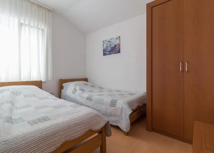 Kristi Complex Near The Sandy - By Ta Leut Agency 3*